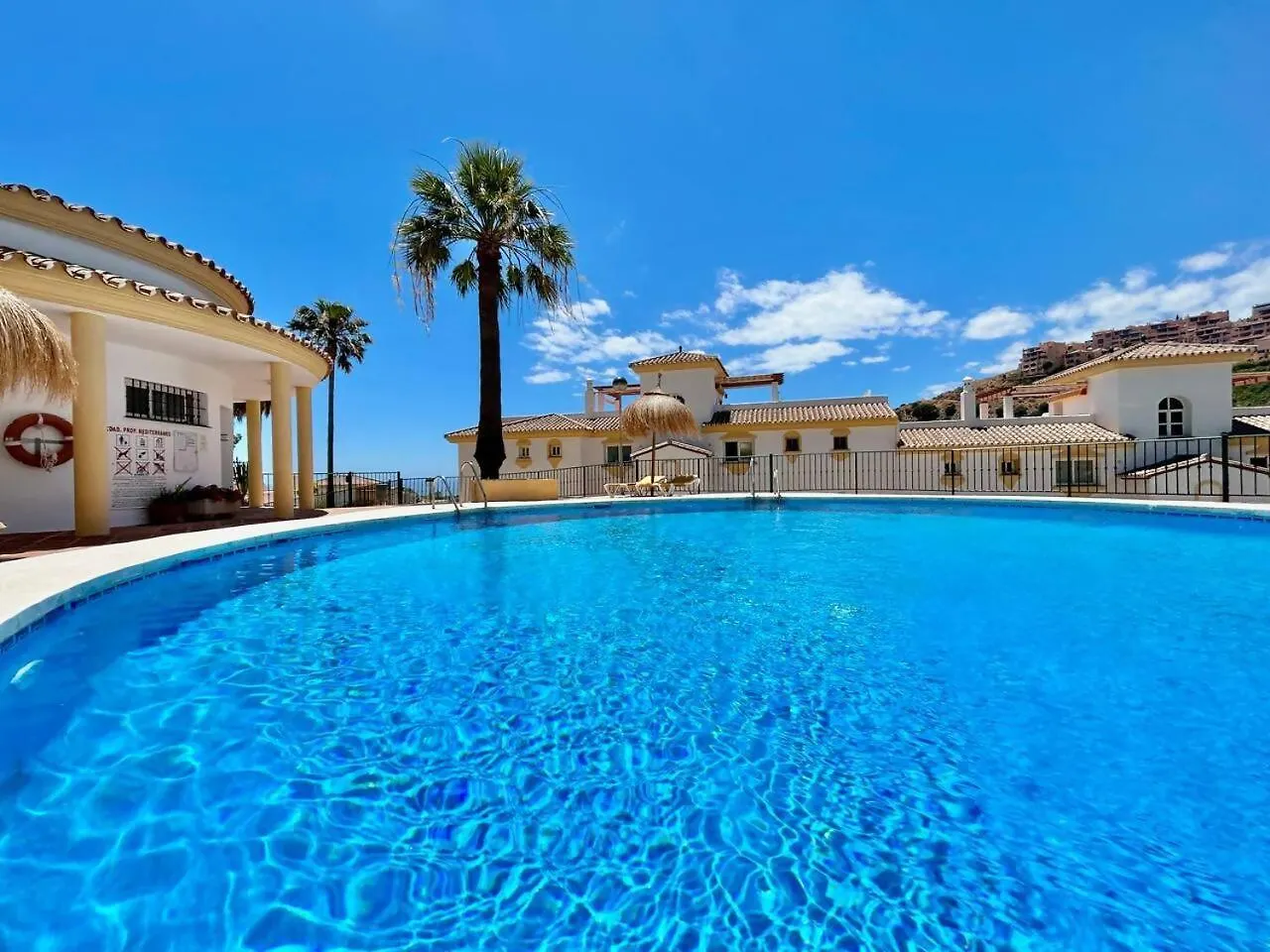 Vistas Al Mar Con Jacuzzi En Calahonda Parking Lägenhet Sitio de Calahonda